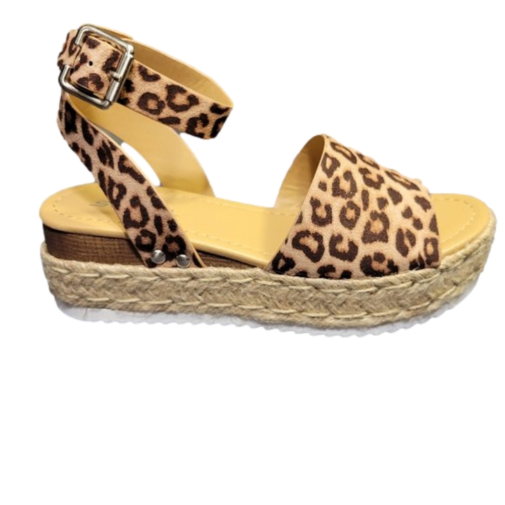 SODA WOMENS CHEETAH PATTERN SANDLES - SIZE 6 NEW WITH BOX